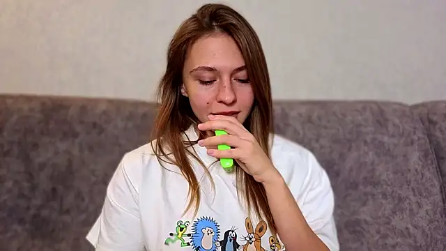 Snapshot of LovelyKatea chatting on October 13, 1:36 pm LovelyKatea online show from October 13, 1:36 pm