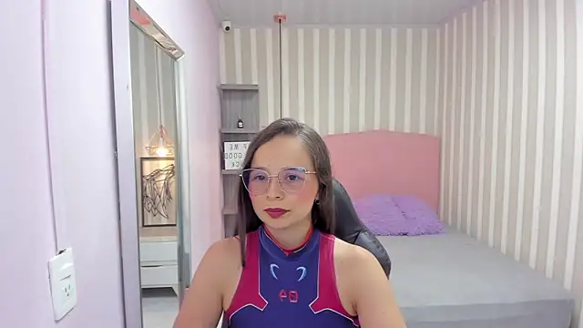 LORELAIGIVEN online show from June 11, 12:35 pm