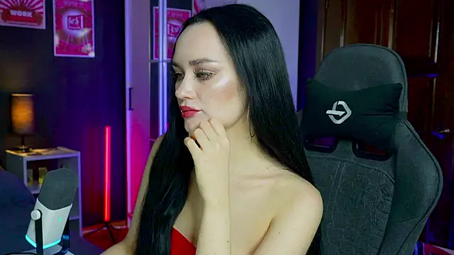 Snapshot of QueenAliss chatting on October 21, 4:38 am QueenAliss online show from October 21, 4:38 am