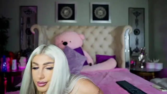 Snapshot of Squirt_Tanya chatting on October 7, 8:46 pm Squirt Tanya online show from October 7, 8:46 pm