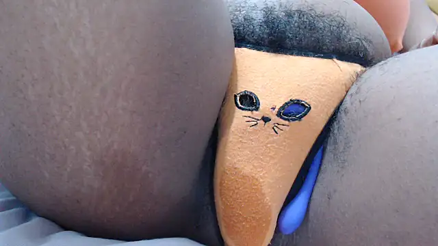 Snapshot of SashaMacgregor chatting on November 1, 5:22 am SashaMacgregor online show from November 1, 5:22 am