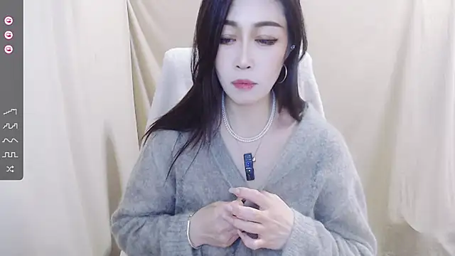 Snapshot of AkinLocal chatting on October 20, 1:58 pm AkinLocal online show from October 20, 1:58 pm