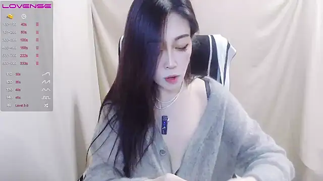 Snapshot of AkinLocal chatting on October 19, 1:02 pm AkinLocal online show from October 19, 1:02 pm