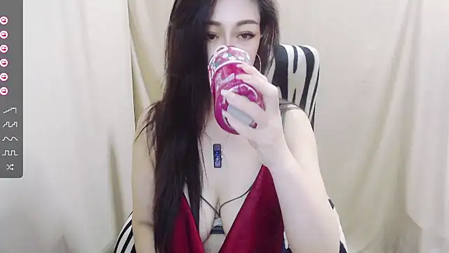 Snapshot of AkinLocal chatting on October 17, 3:32 am AkinLocal online show from October 17, 3:32 am