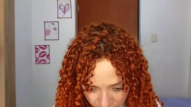 Snapshot of SexyLeilaa chatting on October 1, 1:54 am SexyLeilaa online show from October 1, 1:54 am