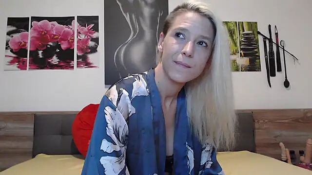 Snapshot of Naschkatze01 chatting on October 28, 7:41 pm Naschkatze01 online show from October 28, 7:41 pm