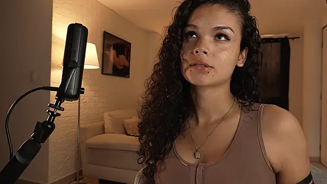 Snapshot of GiaFaaris chatting on October 24, 3:08 pm GiaFaaris online show from October 24, 3:08 pm