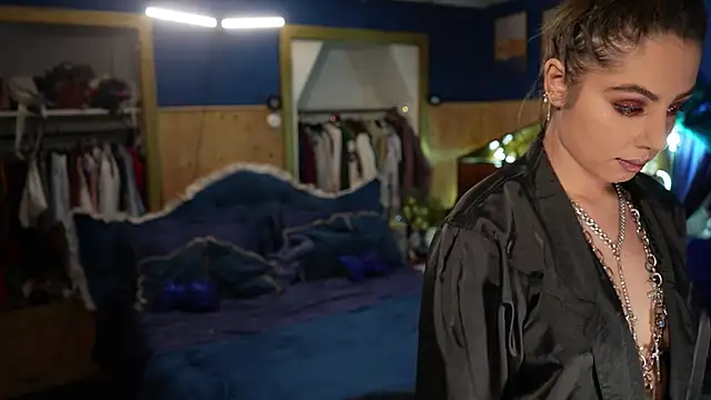 Snapshot of VanessaDoyle chatting on October 31, 3:49 pm VanessaDoyle online show from October 31, 3:49 pm