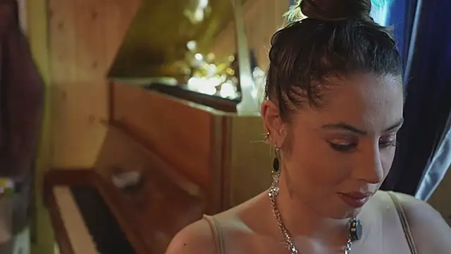 Snapshot of VanessaDoyle chatting on October 27, 8:21 am VanessaDoyle online show from October 27, 8:21 am