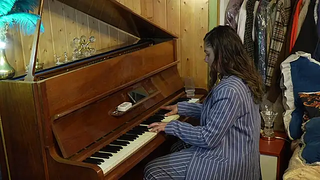 Snapshot of VanessaDoyle chatting on September 24, 4:28 pm VanessaDoyle online show from September 24, 4:28 pm