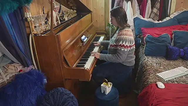 VanessaDoyle online show from November 19, 3:45 pm