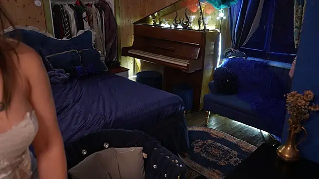 Snapshot of VanessaDoyle chatting on October 5, 2:22 pm VanessaDoyle online show from October 5, 2:22 pm