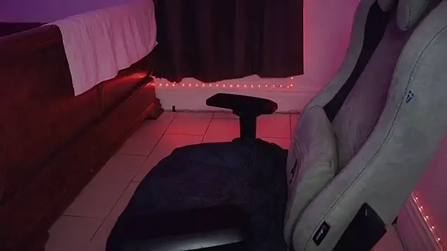 Snapshot of drizzypeach602 chatting on October 20, 6:05 am drizzypeach602 online show from October 20, 6:05 am