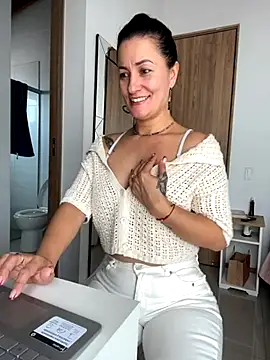 Snapshot of Verito_hot chatting on October 10, 7:08 pm Verito hot online show from October 10, 7:08 pm