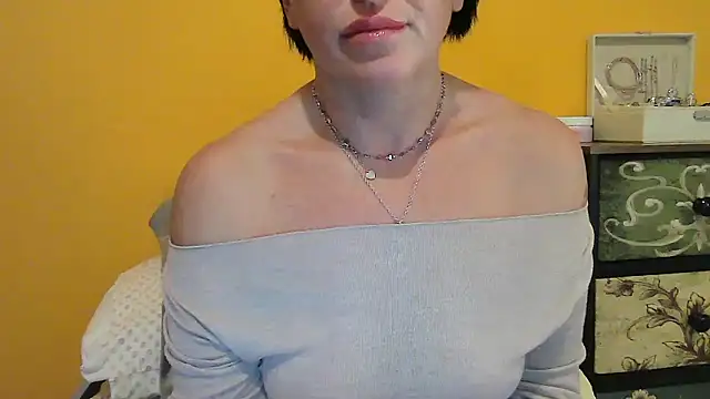 -Mia-   online show from November 20, 1:56 pm