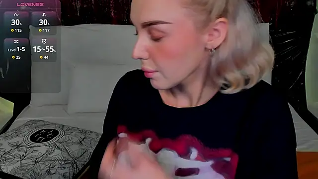 Snapshot of LianaFord chatting on October 24, 11:45 pm LianaFord online show from October 24, 11:45 pm