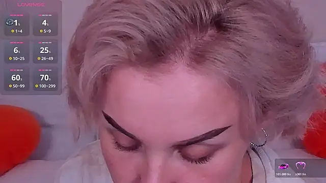 Snapshot of LianaFord chatting on October 28, 12:16 am LianaFord online show from October 28, 12:16 am