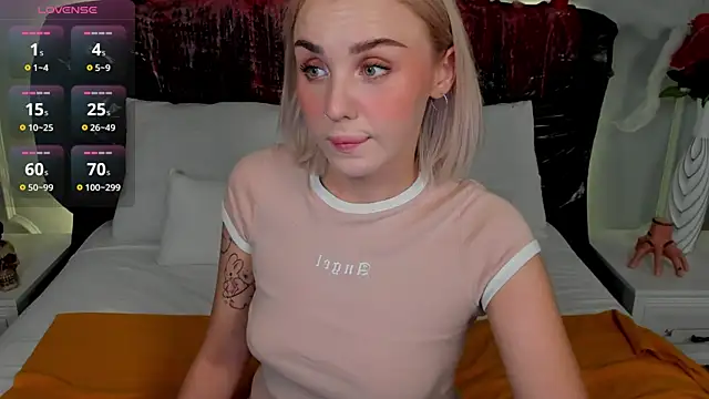 Snapshot of LianaFord chatting on October 22, 11:32 pm LianaFord online show from October 22, 11:32 pm