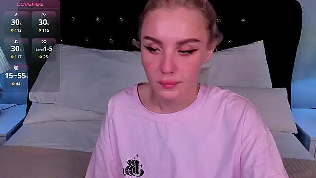 Snapshot of LianaFord chatting on September 30, 1:00 am LianaFord online show from September 30, 1:00 am