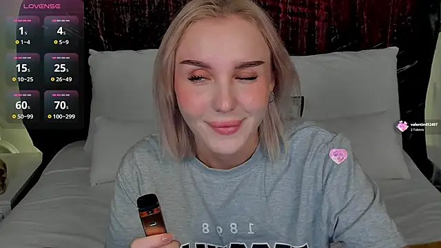 Snapshot of LianaFord chatting on October 17, 10:35 pm LianaFord online show from October 17, 10:35 pm