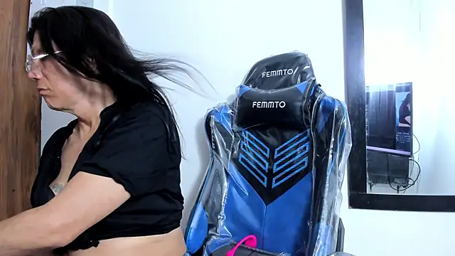 Snapshot of Cleopatra_Trans chatting on October 27, 6:46 pm Cleopatra Trans online show from October 27, 6:46 pm