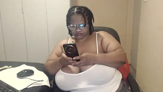 Snapshot of sweetnoziexx chatting on October 22, 7:02 am sweetnoziexx online show from October 22, 7:02 am