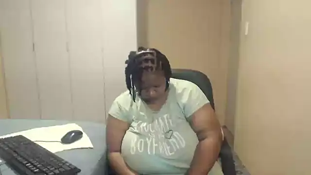 Snapshot of sweetnoziexx chatting on September 28, 5:47 am sweetnoziexx online show from September 28, 5:47 am