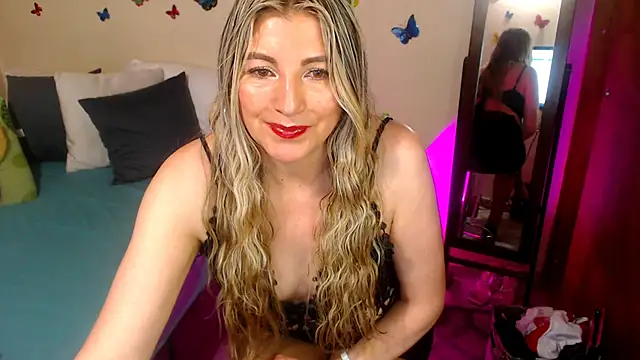 Snapshot of Jolie-Mature chatting on October 13, 9:39 pm Jolie-Mature online show from October 13, 9:39 pm