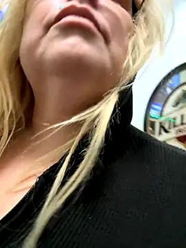 vixeneve online show from November 18, 7:48 pm