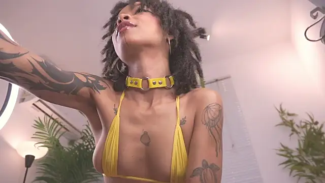 Snapshot of Cooper-Reds chatting on October 16, 6:21 pm Cooper-Reds online show from October 16, 6:21 pm