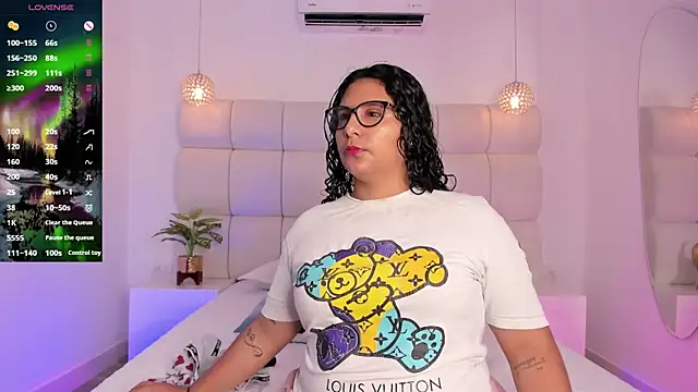 DanielleEvans  online show from November 13, 11:31 am