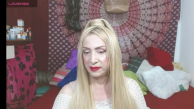 Snapshot of elena_evans chatting on October 13, 5:04 pm elena evans online show from October 13, 5:04 pm