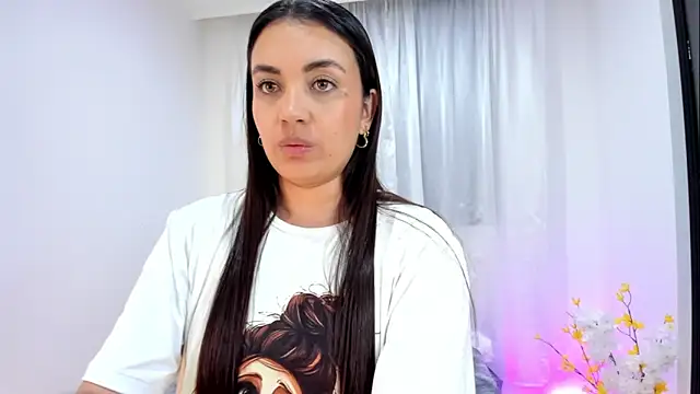 aisha es online show from October 22, 10:15 pm