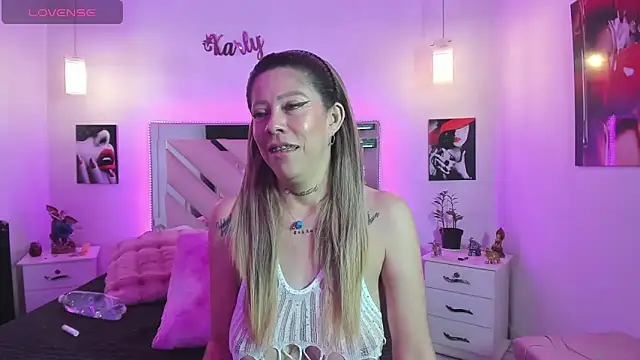 Karly moon online show from November 7, 10:25 pm