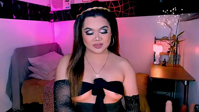 Snapshot of asiankatyhuge chatting on October 7, 1:43 am asiankatyhuge online show from October 7, 1:43 am