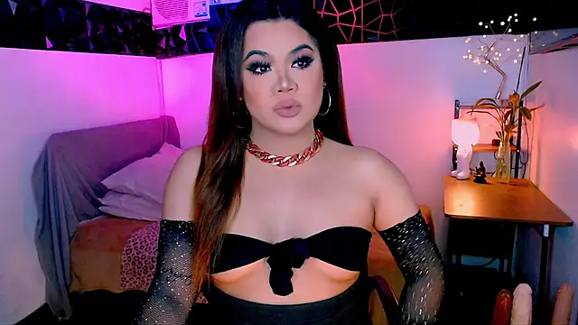 Snapshot of asiankatyhuge chatting on October 13, 12:24 am asiankatyhuge online show from October 13, 12:24 am