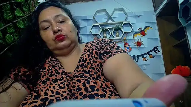 Snapshot of TistMature chatting on October 21, 1:15 pm TistMature online show from October 21, 1:15 pm