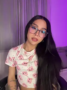 Samantha Bernardo online show from April 19, 5:18 am