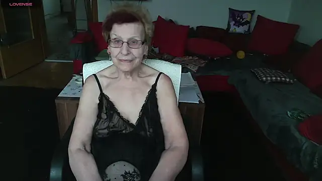 HeisseomaOriginal online show from October 29, 8:40 am