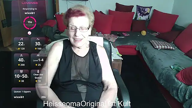 HeisseomaOriginal online show from September 23, 7:50 am