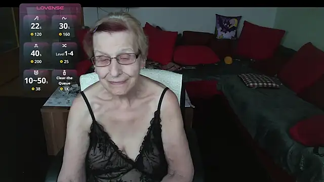 HeisseomaOriginal online show from November 18, 8:37 am