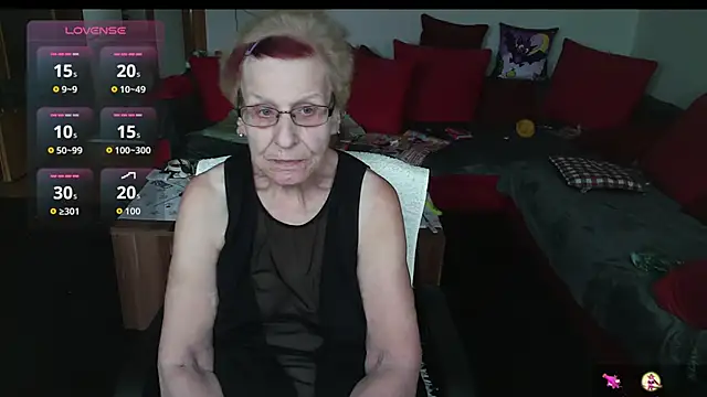 HeisseomaOriginal online show from October 12, 7:22 am