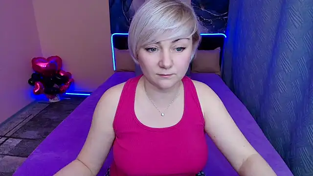 Snapshot of BlondPearl chatting on October 20, 6:00 pm BlondPearl online show from October 20, 6:00 pm