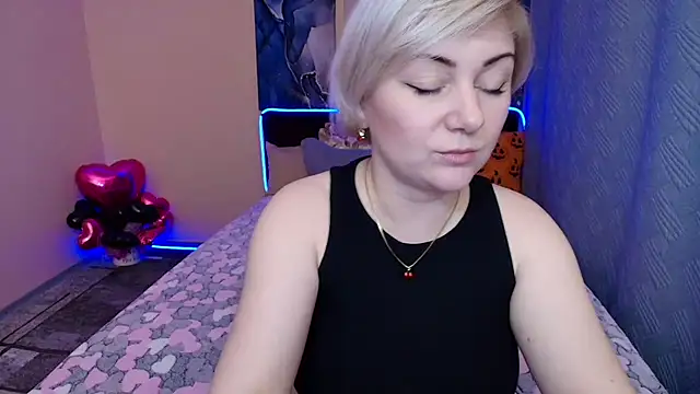 Snapshot of BlondPearl chatting on October 27, 9:53 pm BlondPearl online show from October 27, 9:53 pm