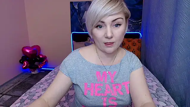 Snapshot of BlondPearl chatting on October 26, 9:43 pm BlondPearl online show from October 26, 9:43 pm