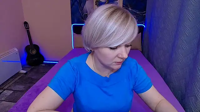 Snapshot of BlondPearl chatting on October 2, 7:19 pm BlondPearl online show from October 2, 7:19 pm