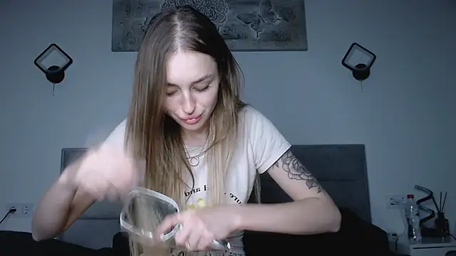 Snapshot of RIta_orr chatting on October 26, 8:15 pm RIta orr online show from October 26, 8:15 pm