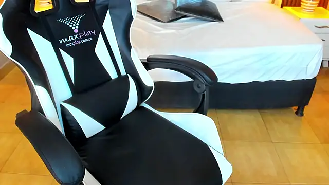 Linda4Petite online show from October 10, 6:13 pm