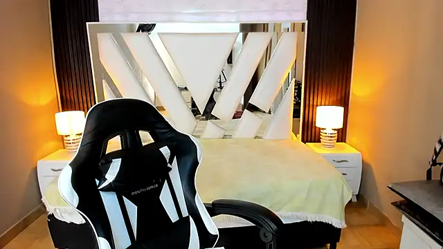 Linda4Petite online show from January 31, 7:11 pm