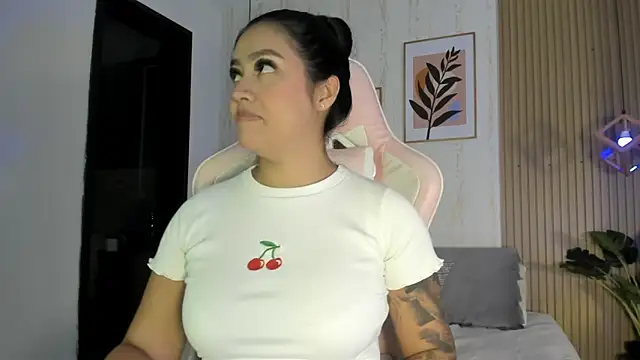 Snapshot of CameronCollins_ chatting on October 6, 8:13 pm CameronCollins online show from October 6, 8:13 pm